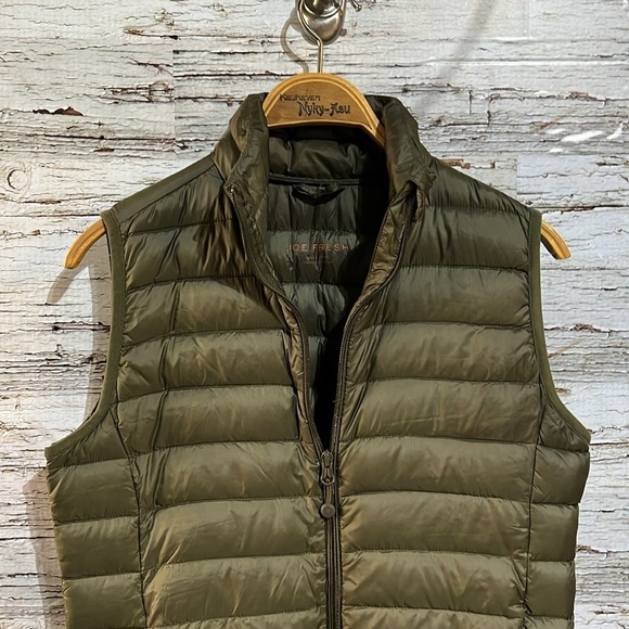 Joe fresh army green puffer vest size small - Picture 3 of 8